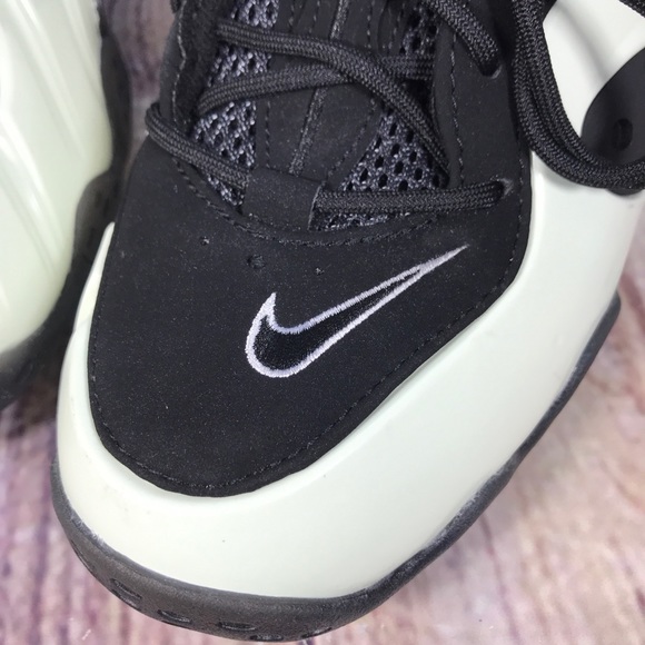 NIKE Zoom Rookie Black/Glow in the dark Basketball - Picture 7 of 8